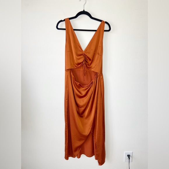 Abercrombie & Fitch Cinch Front Satin Sleeveless Midi Dress in Paprika Large - Picture 2 of 5